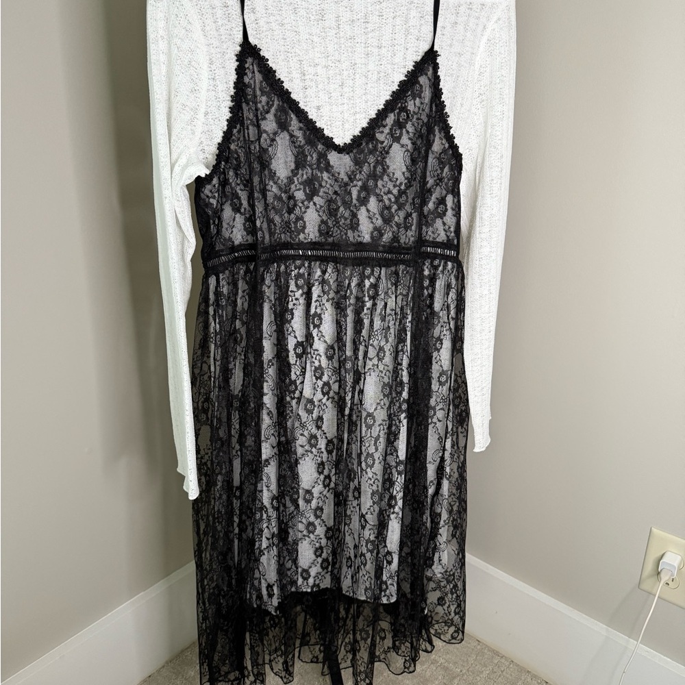Black Lace Midi Dress - Picture 11 of 12